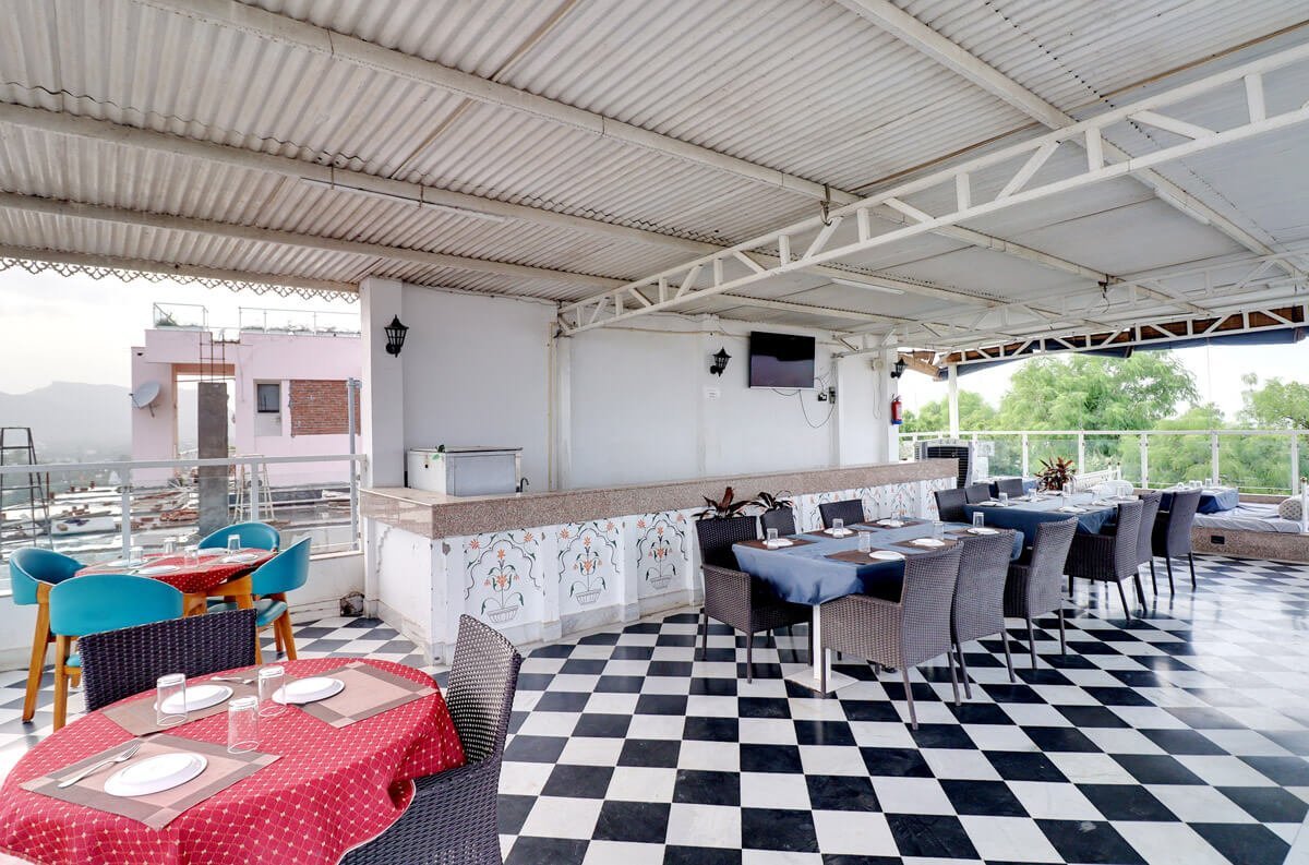 Hotel in Udaipur with Lake View