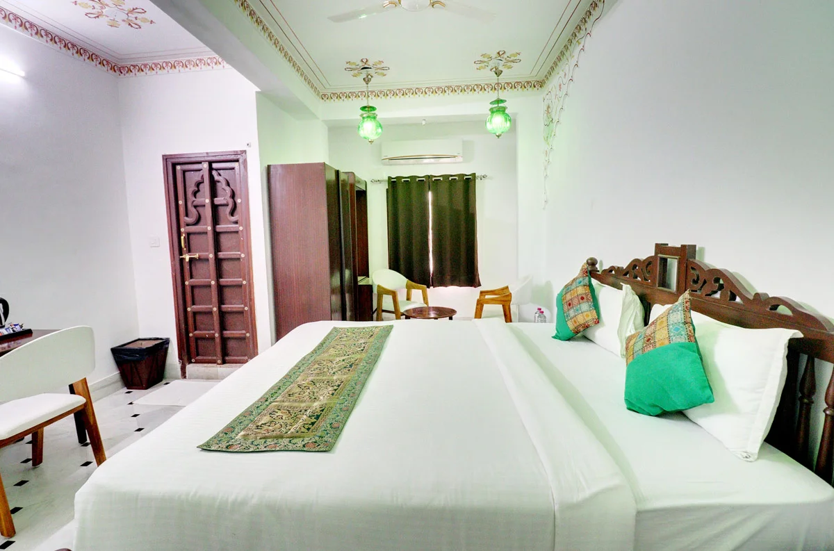 Best area to stay in udaipur